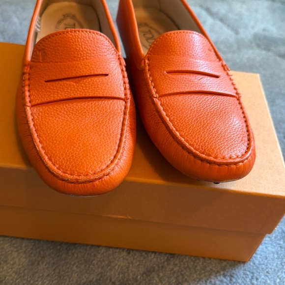 Tod’s Gomnini Moccasins size 40.5 in Orange County - Picture 1 of 6